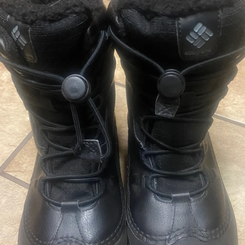 Columbia Size 7 Black Lined Winter Boots
